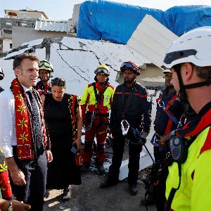 "Choc à Mayotte : Macron face à la colère après le cyclone Chido, la suite de sa visite sous tension"