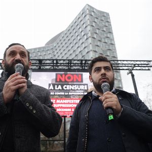 "Cyril Hanouna contraint les chroniqueurs de TPMP à un soutien financier"