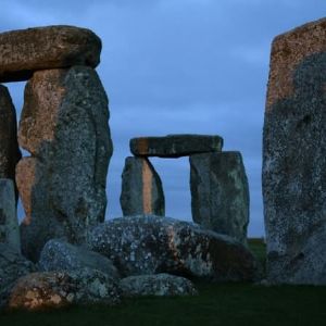 "Étonnante découverte : les secrets de construction de Stonehenge révélés"