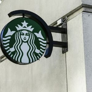 "Grève massive des baristas de Starbucks pour de meilleures conditions de travail aux États-Unis"