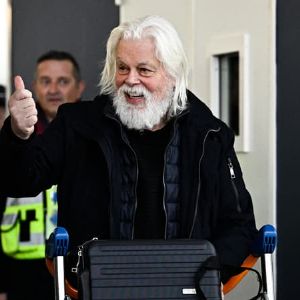 "Le célèbre activiste écologiste Paul Watson libéré après 5 mois de détention et de retour en France - Découvrez les détails !"