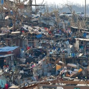 "Opération d'urgence à Mayotte : l'armée renforce son dispositif pour venir en aide aux sinistrés"