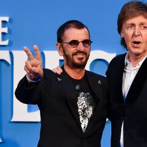 "Quand Ringo Starr rejoint Paul McCartney sur scène à Londres, la foule est en délire !"