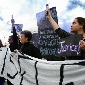 "Scandale des viols de Mazan : des centaines de féministes se mobilisent après le verdict pour soutenir Gisèle Pelicot"