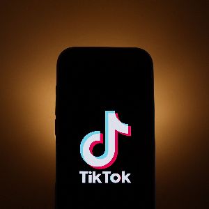 "Albanie : TikTok banni pendant un an par le Premier ministre"