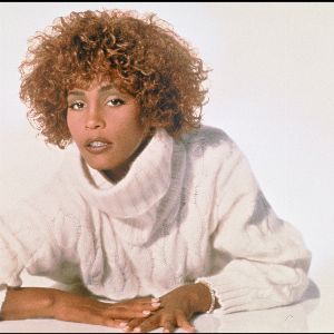 "Le secret bien gardé de Whitney Houston : révélation sur sa relation amoureuse cachée"