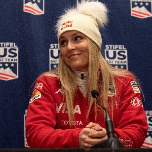 "Lindsey Vonn, triomphante à 40 ans dans son retour en Coupe du monde de ski"