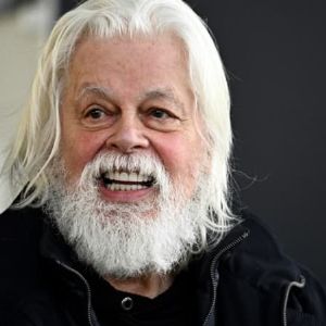 Paul Watson déterminé à mettre fin à la chasse baleinière lors d'une conférence à Paris