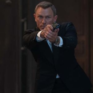 "Révélation exclusive sur le prochain James Bond : la guerre entre les producteurs et Amazon retarde l'annonce du successeur de Daniel Craig"