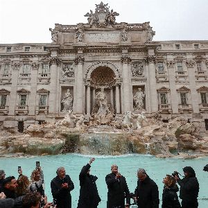 La fontaine de Trevi restreint son accès pour garantir la "dolce vita"