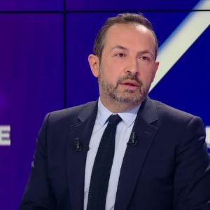 "Sébastien Chenu critique sévèrement les débuts de François Bayrou en tant que Premier ministre"