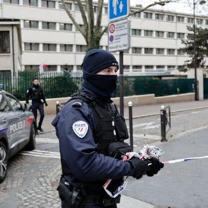 "Six nouveaux suspects arrêtés après la mort d'un adolescent lors d'une bagarre à Paris"