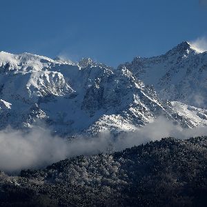 "Alerte neige et avalanches en Alpes : autoroutes impactées et tunnels fermés"