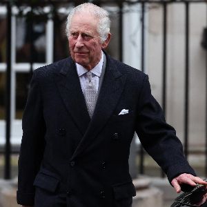 "Breaking News : Le roi Charles III surprend en enregistrant son discours de Noël depuis une église"