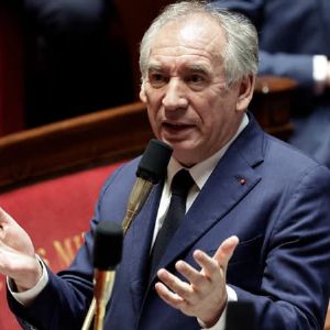 "Découvrez la liste intégrale des ministres du gouvernement Bayrou avec Darmanin, Valls, Borne..."