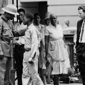 "Découvrez le destin tragique du photographe Ernest Cole à travers l'objectif de Raoul Peck"