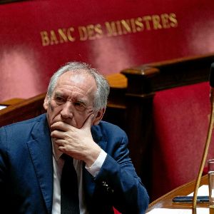 "Décryptage : François Bayrou face à une équation impossible"