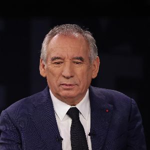 "François Bayrou sollicite Les Républicains pour intégrer son nouveau gouvernement"