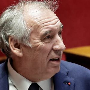 "Incroyable ! François Bayrou, le Premier ministre le moins populaire de tous les temps après seulement 10 jours en fonction"