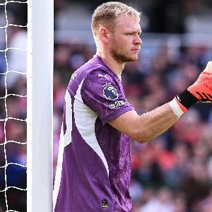 "Incroyable ! Le retour d'Aaron Ramsdale avec un gant à quatre doigts en Premier League"