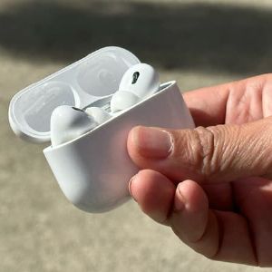 "Les AirPods Pro révolutionnent la santé : température et fréquence cardiaque mesurées en continu"