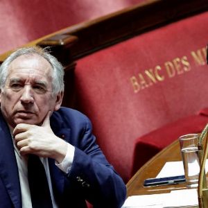 "Les coulisses du gouvernement de François Bayrou : les raisons du retard révélées !"