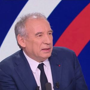 "Les révélations choc de Bayrou sur son gouvernement : Valls, RN, retraites... BFMTV sous le choc !"