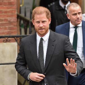 "Révélations choc sur le documentaire du prince Harry : un ancien proche le critique violemment"