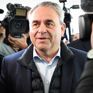 "Xavier Bertrand claque la porte au gouvernement Bayrou : le RN l'emporte"