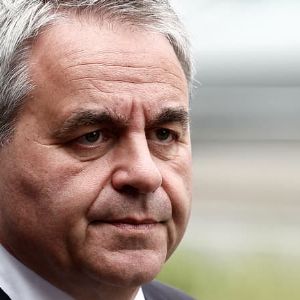 Xavier Bertrand déçu de l'absence de François Bayrou au gouvernement et accuse de mensonges