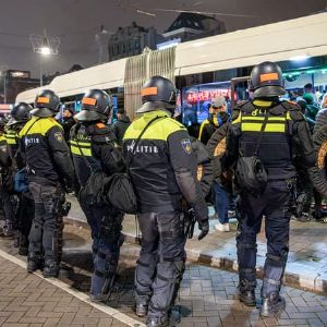 "Choc à Amsterdam : condamnation de cinq hommes pour violences contre des supporters israéliens"