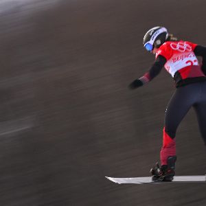 Drame aux JO : Une snowboardeuse suisse décède tragiquement dans une avalanche