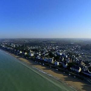 Énorme découverte sur une plage normande : un engin suspect nécessite l'intervention des démineurs