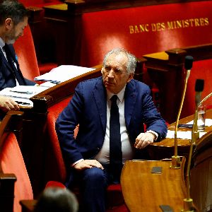 "François Bayrou et son gouvernement sous la menace de la censure !"