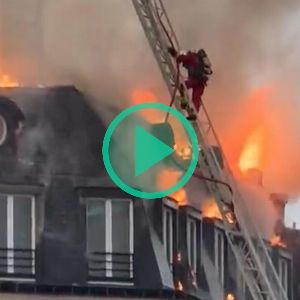 "Images choc : incendie spectaculaire dans un immeuble du quartier Saint-Lazare à Paris"