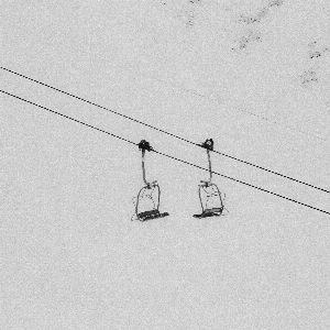 "Incroyable sauvetage en hélicoptère pour 240 skieurs bloqués sur un télésiège en Hautes-Alpes"