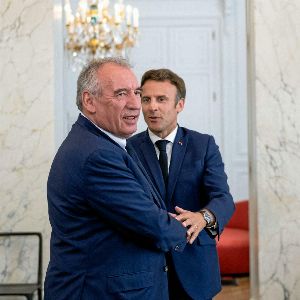 "Le secret derrière le pouvoir présidentiel en France, révélé par François Bayrou"