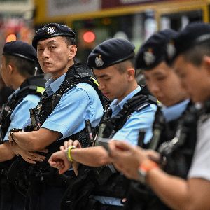 "Répression à Hong Kong : six militants pro-démocratie traqués"