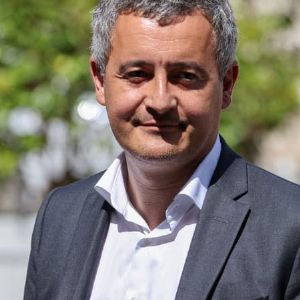 "Tourcoing divisée par le retour de Gérald Darmanin au gouvernement : réactions mitigées et tensions politiques"