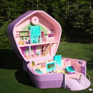 "Découvrez l'histoire fascinante des Polly-Pocket, les mini-jouets stars nés dans les années 80 à Londres !"