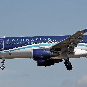 "Drame en vol : crash d'un avion d'Azerbaïdjan Airlines au Kazakhstan avec 67 passagers à bord"