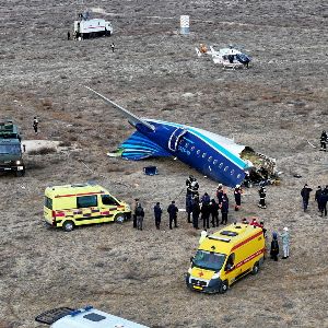 "Incroyable ! 25 rescapés dans le crash d'un avion transportant 67 personnes au Kazakhstan"