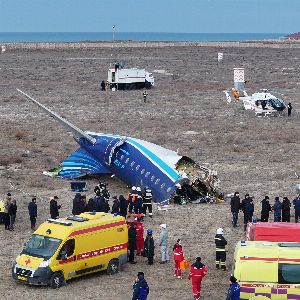 "Incroyable ! Un mercredi 25 décembre de catastrophe : attaque en Ukraine, suicide dans un TGV et crash d'avion au Kazakhstan"