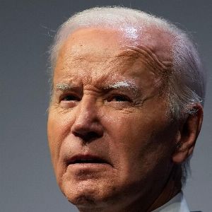 "La déchéance politique et physique de Joe Biden : la fin d'un règne tumultueux"