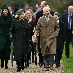 "Le roi Charles III remercie les médecins dans son discours de Noël après une année difficile"