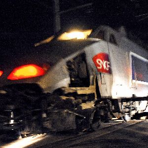 "Révélations choquantes sur les retards des TGV la veille de Noël : suicide du conducteur en cause !"