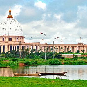 "Découvrez la gigantesque basilique de Houphouët-Boigny !"