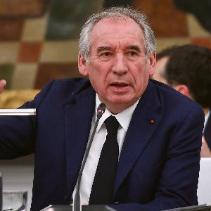 "François Bayrou aux côtés de Manuel Valls et Élisabeth Borne à Mayotte pour soutenir la reconstruction après le cyclone"