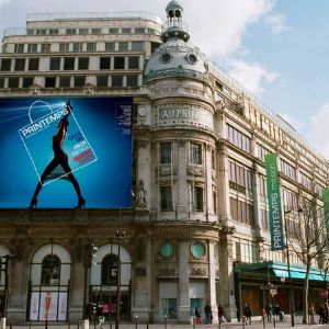 "Incroyable cambriolage au Printemps de Paris : 300 000€ de bijoux dérobés!"