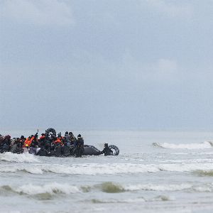 "Incroyable sauvetage de 107 migrants dans le détroit du Pas-de-Calais le jour de Noël !"